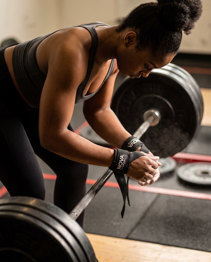 Black cotton figure-8 lifting straps for deadlifts and shrugs — Nova Sports Mauritius — Straps & Grips available in Mauritius
