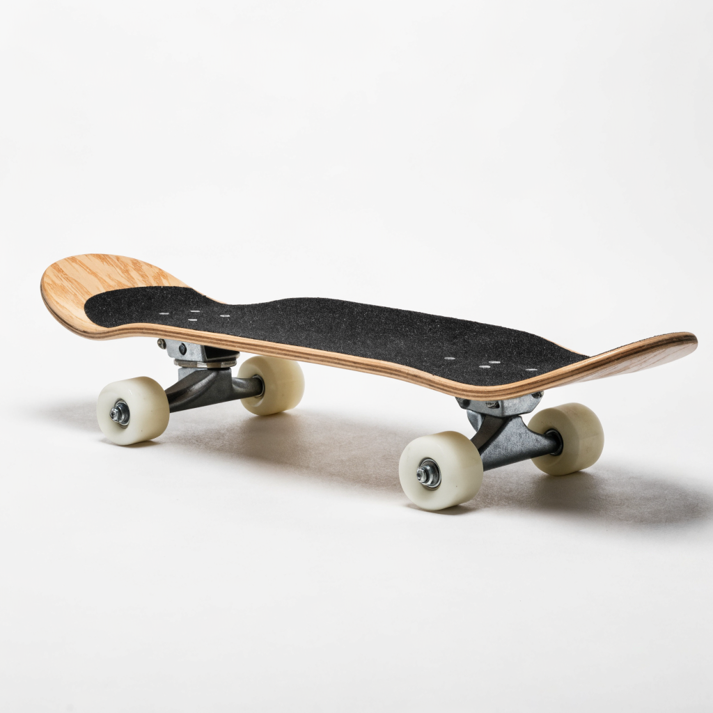 Wooden skateboard with black grip tape, trucks and wheels — skateboards at Nova Sports Mauritius — Games de Nova Sports, Maurice
